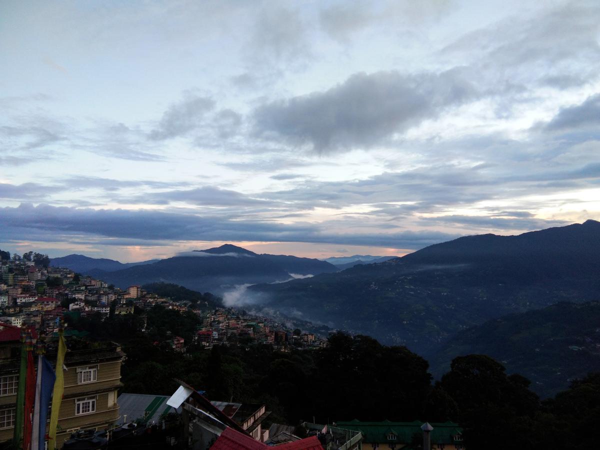 The Lindsay Cheu Den Hotell Gangtok Exteriör bild